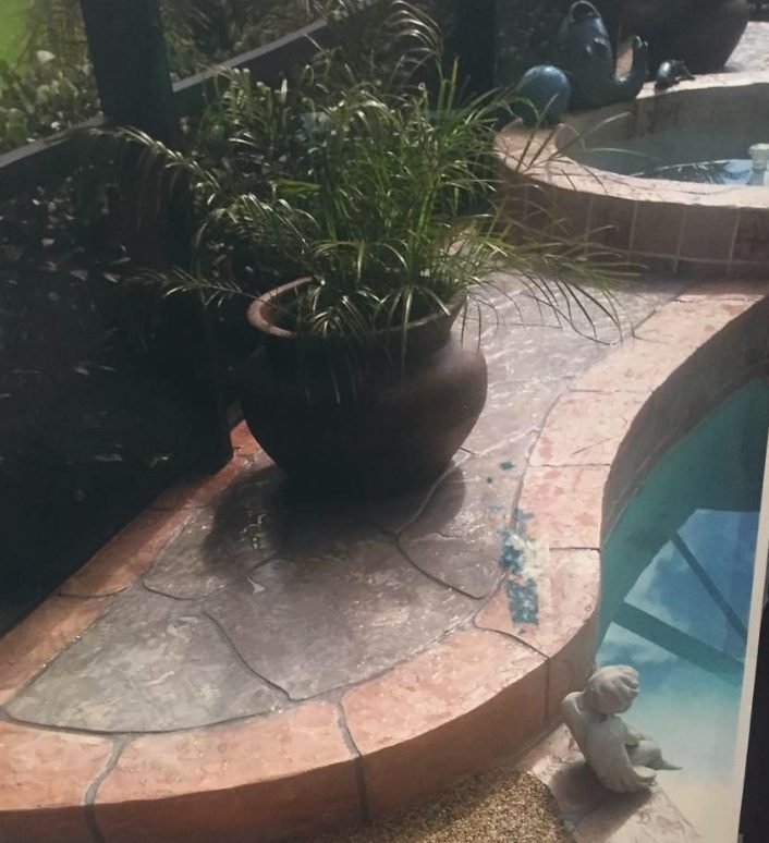Curved stamped-concrete pool coping
