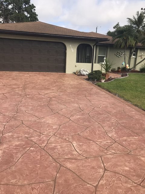 Driveway in decorative concrete