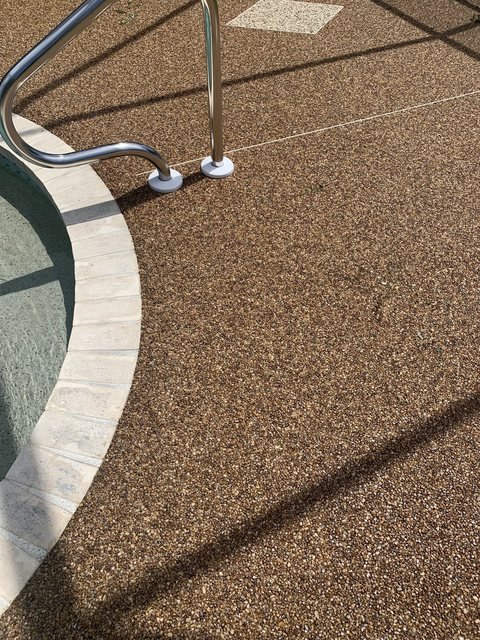 Pool deck in river rock