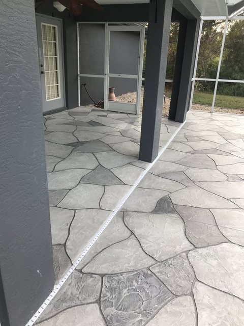Pool deck in decorative concrete