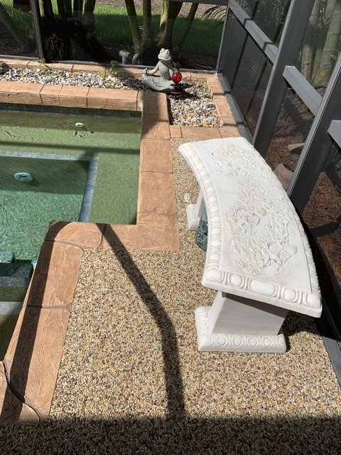 Pool coping in decorative concrete