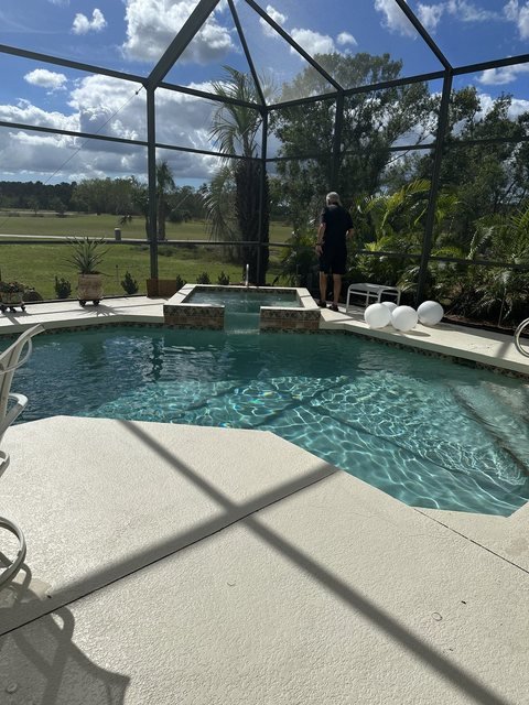 Pool deck in decorative concrete