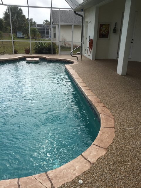 Pool coping in decorative concrete