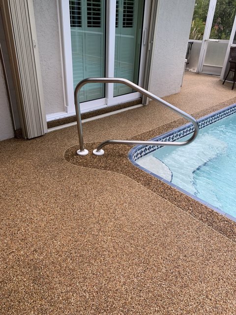 Pool deck in river rock