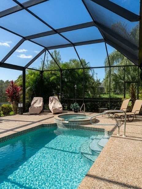 Pool deck in river rock