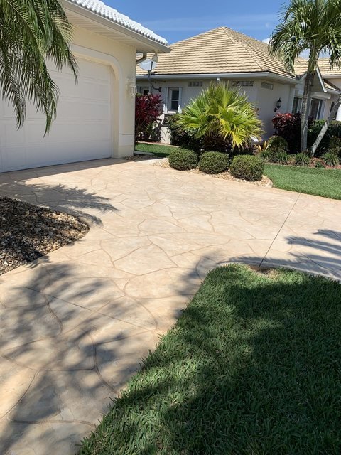 Driveway in decorative concrete