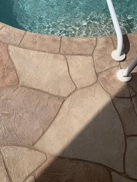 Pool deck in decorative concrete